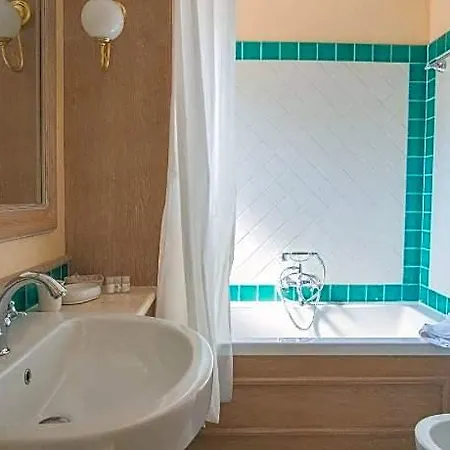 Beautiful Il Giardino Degli Oleandri One Bedroom Sleeps Two Num0842 Hotel 4*