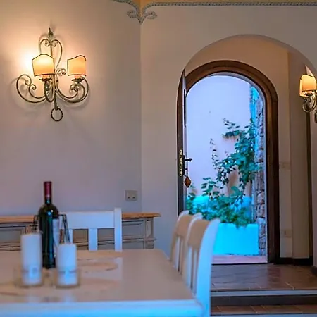 Beautiful Il Giardino Degli Oleandri One Bedroom Sleeps Two Num0842 Hotel 4*